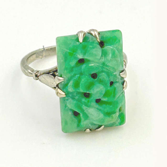 18ct White Gold Ring Set With Carved Jade