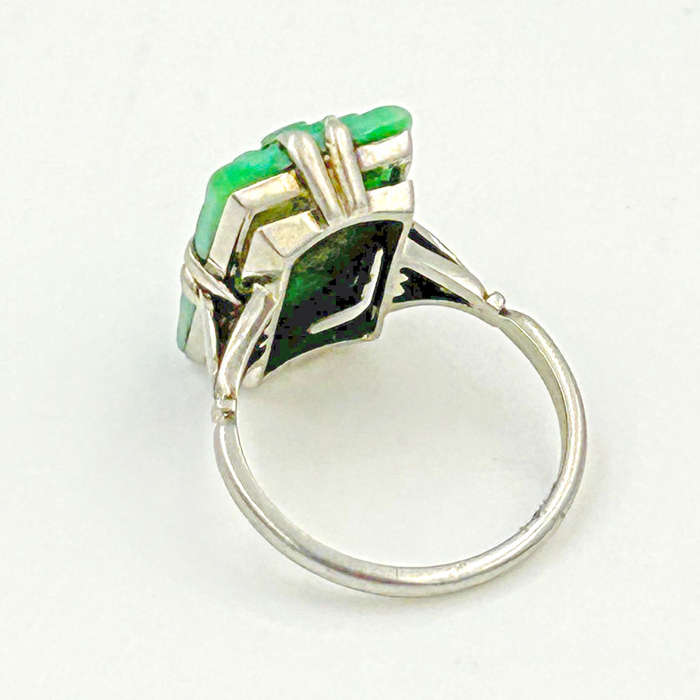 18ct White Gold Ring Set With Carved Jade