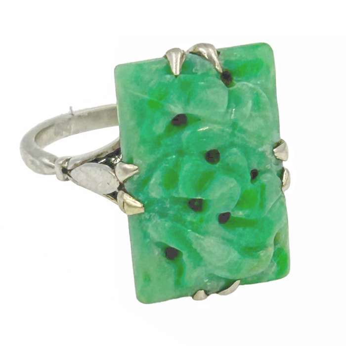 18ct White Gold Ring Set With Carved Jade
