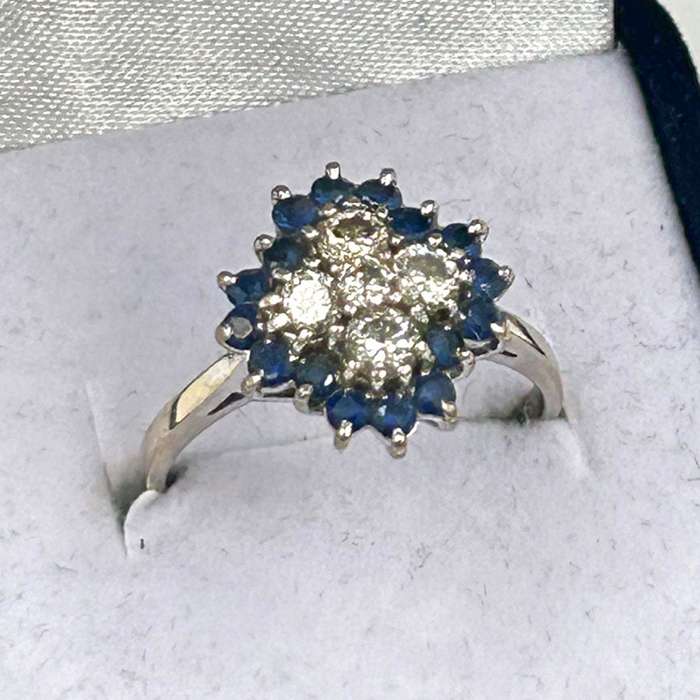 18ct Gold Diamond And Sapphire Cluster Ring