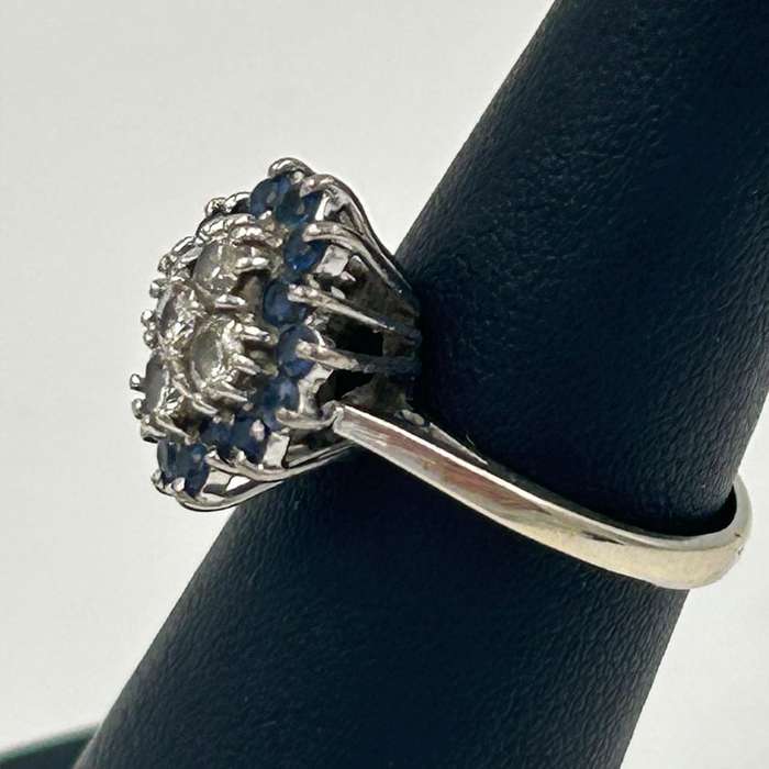 18ct Gold Diamond And Sapphire Cluster Ring