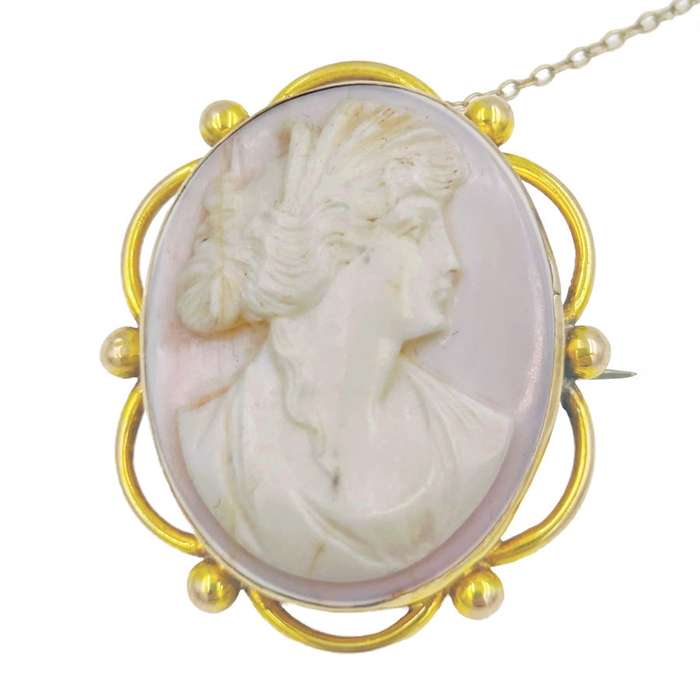 9ct Gold Coral  Cameo Carved Brooch Of A Lady