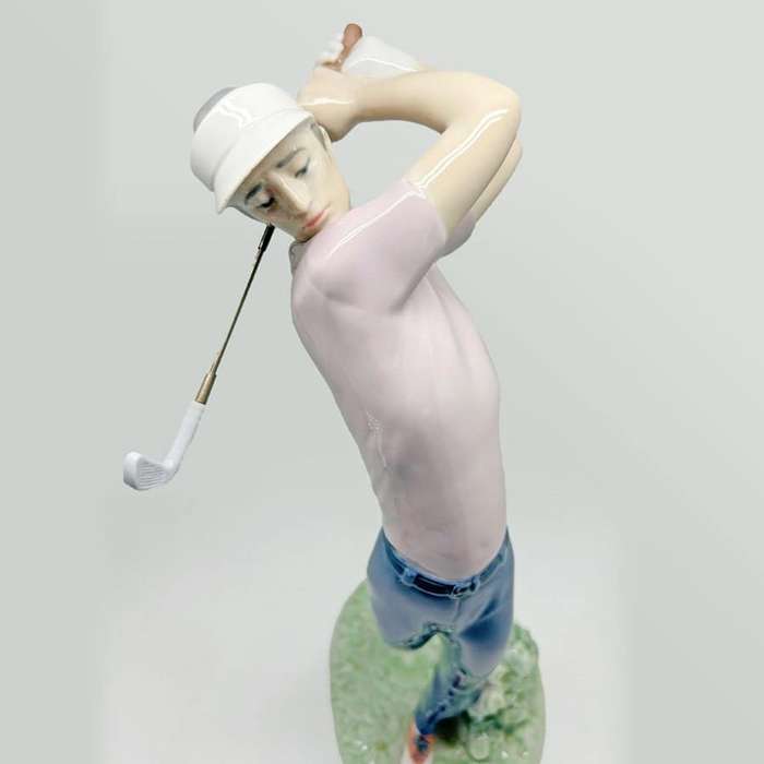 Lladro Male Golfer 6032 On The Green