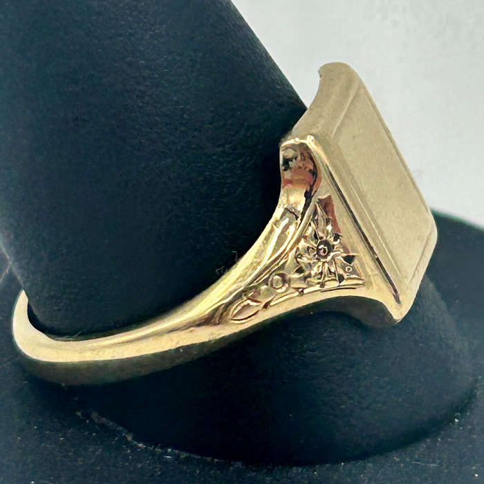9 Carat Gold Mens Signet Ring Birmingham