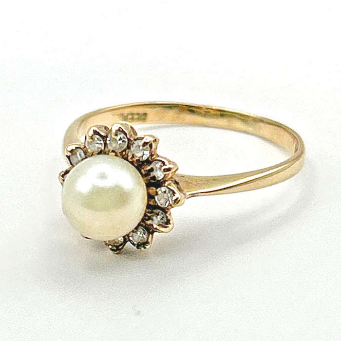 Diamond And Pearl Halo Ring 9 Carat Gold