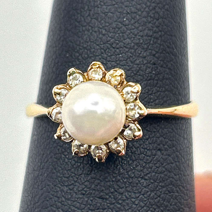 Diamond And Pearl Halo Ring 9 Carat Gold