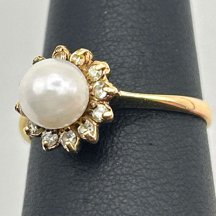Diamond And Pearl Halo Ring 9 Carat Gold