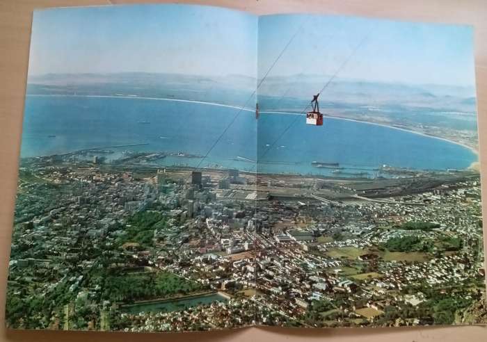 Tafelberg en die Sweefspoor. T.V. Bulpin.