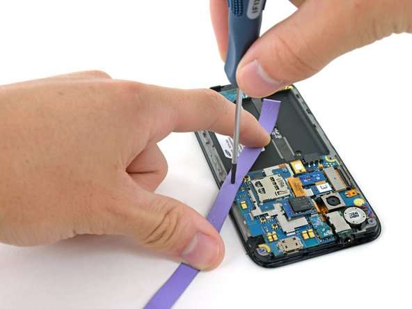 Comment enlever une vis abîmée - Tutoriel de réparation iFixit