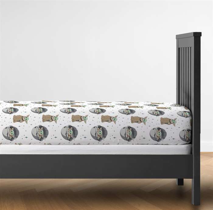 Mandalorian - The Curious Child 5 Piece Reversible Bed Set