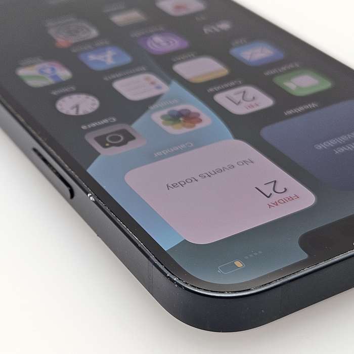 iPhone 13 128GB Midnight (6 Month Warranty) + Screen Protector Bundle Value: R200