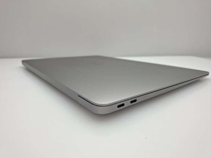 MacBook Air "Core i5" 13-Inch 1.6 GHz (2019) 8GB RAM 256GB SSD Space Gray Bright Spot + Cracked P...