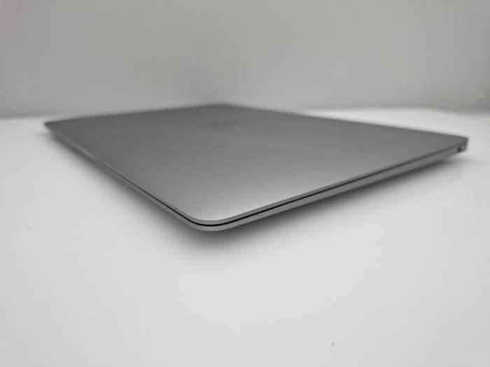 MacBook Air "Core i5" 13-Inch 1.6 GHz (2019) 8GB RAM 256GB SSD Space Gray Bright Spot + Cracked P...