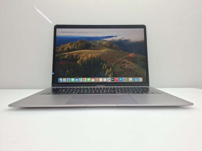 MacBook Air "Core i5" 13-Inch 1.6 GHz (2019) 8GB RAM 256GB SSD Space Gray Bright Spot + Cracked P...