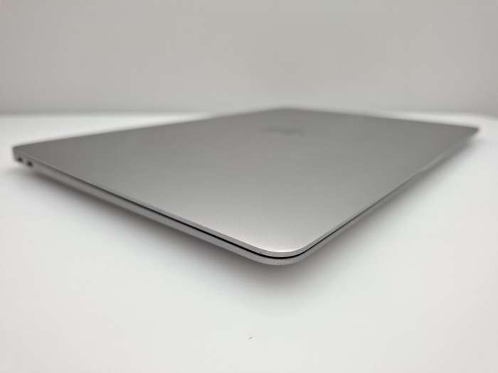 MacBook Air "Core i5" 13-Inch 1.6 GHz (2019) 8GB RAM 256GB SSD Space Gray Bright Spot + Cracked P...