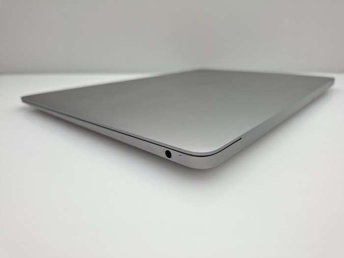 MacBook Air "Core i5" 13-Inch 1.6 GHz (2019) 8GB RAM 256GB SSD Space Gray Bright Spot + Cracked P...