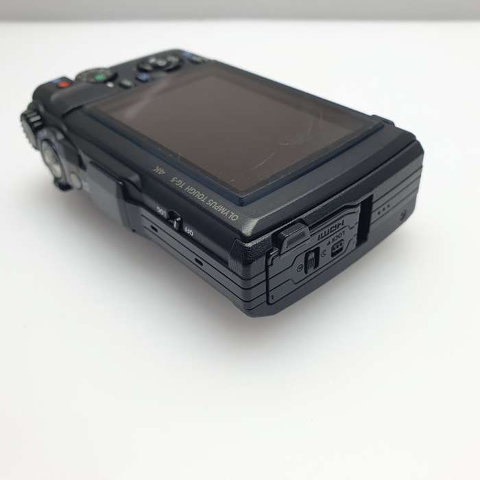 Olympus Tough TG-5 Black + Underwater Case PT-058 (6 Month Warranty)