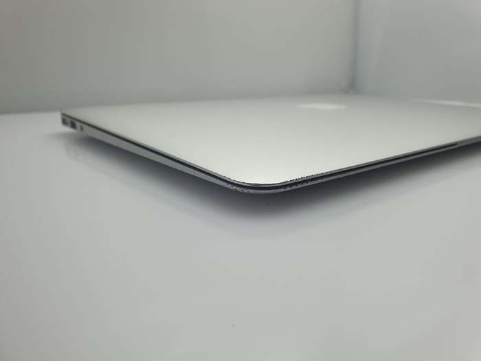McBook Air "Core i5" 13-Inch (Mid 2015) 4GB RAM 128GB SSD Silver