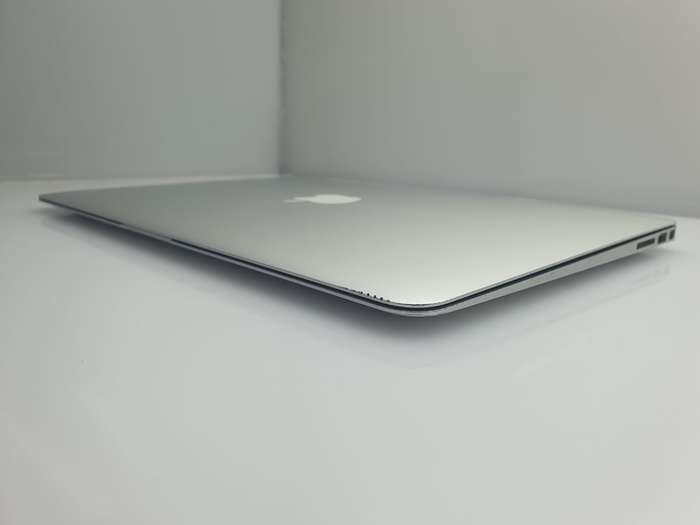 McBook Air "Core i5" 13-Inch (Mid 2015) 4GB RAM 128GB SSD Silver