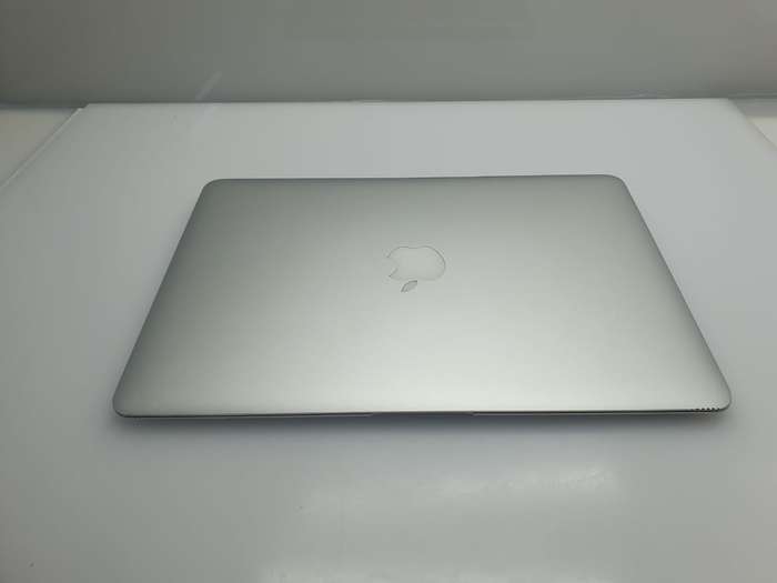 McBook Air "Core i5" 13-Inch (Mid 2015) 4GB RAM 128GB SSD Silver
