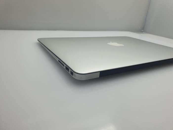 McBook Air "Core i5" 13-Inch (Mid 2015) 4GB RAM 128GB SSD Silver