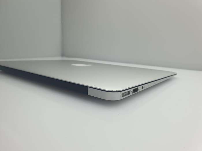 McBook Air "Core i5" 13-Inch (Mid 2015) 4GB RAM 128GB SSD Silver
