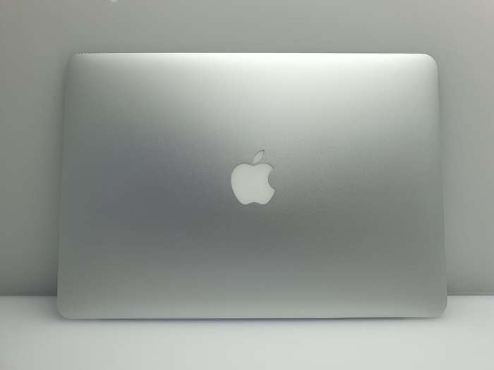 McBook Air "Core i5" 13-Inch (Mid 2015) 4GB RAM 128GB SSD Silver
