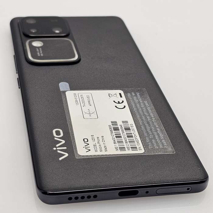 Vivo V30 512GB Dual Sim LCD Burn Black (6 Month Warranty)