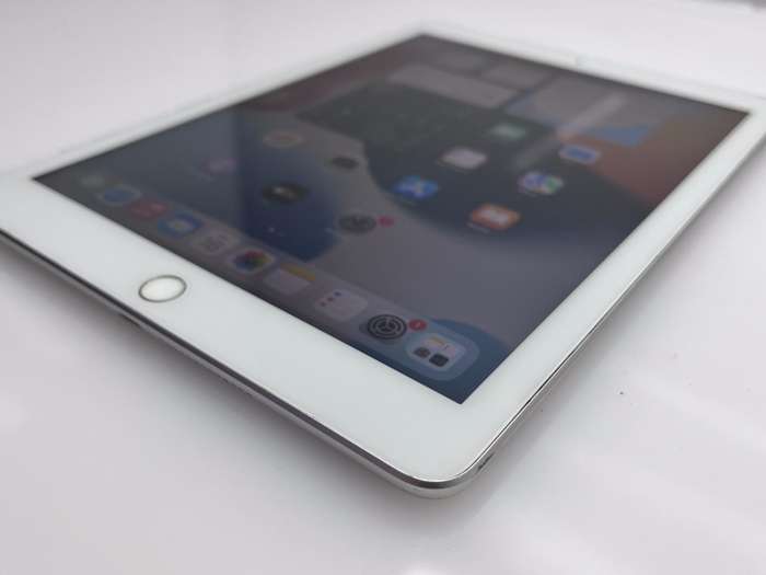 iPad 9.7" 5th Gen 32GB (Wifi/ Cellular) White (3 Month Warranty)