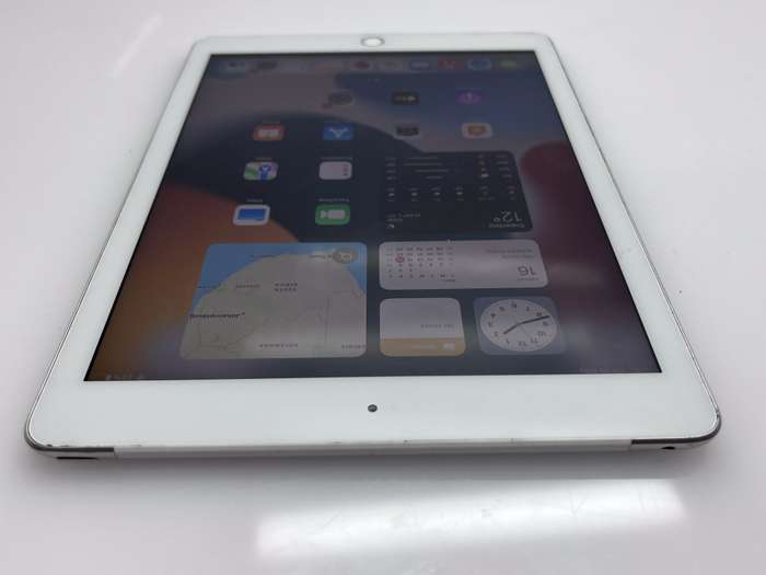 iPad 9.7" 5th Gen 32GB (Wifi/ Cellular) White (3 Month Warranty)
