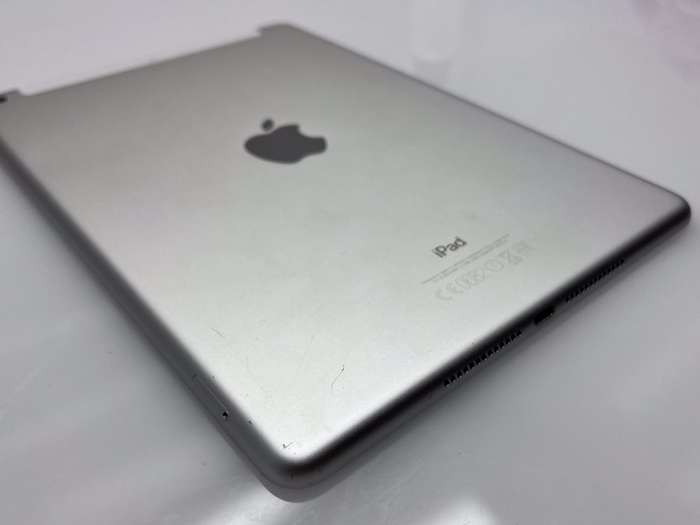 iPad 9.7" 5th Gen 32GB (Wifi/ Cellular) White (3 Month Warranty)