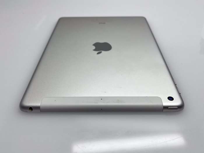 iPad 9.7" 5th Gen 32GB (Wifi/ Cellular) White (3 Month Warranty)