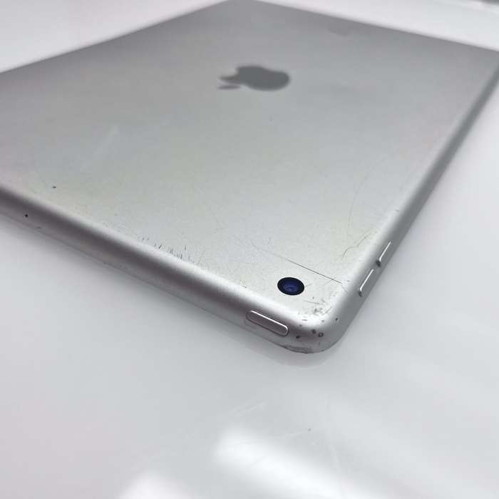 iPad 10.2" 7th Gen 32GB (Wifi Only) No Touch ID| Bent Casing| LCD Damage Silver