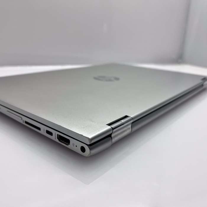 HP Pavillion 15-cr001 ni 16GB RAM 256GB SSD and 1TB HHD Cracked Screen Silver