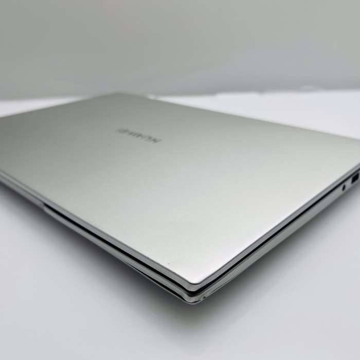 Huawei MateBook D14 11th Gen "Core i5" 2.50GHz 8GB RAM 512GB SSD Silver - Damaged Casing And Crac...