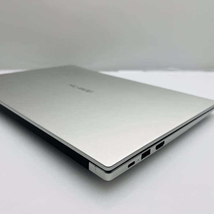 Huawei MateBook D14 11th Gen "Core i5" 2.50GHz 8GB RAM 512GB SSD Silver - Damaged Casing And Crac...
