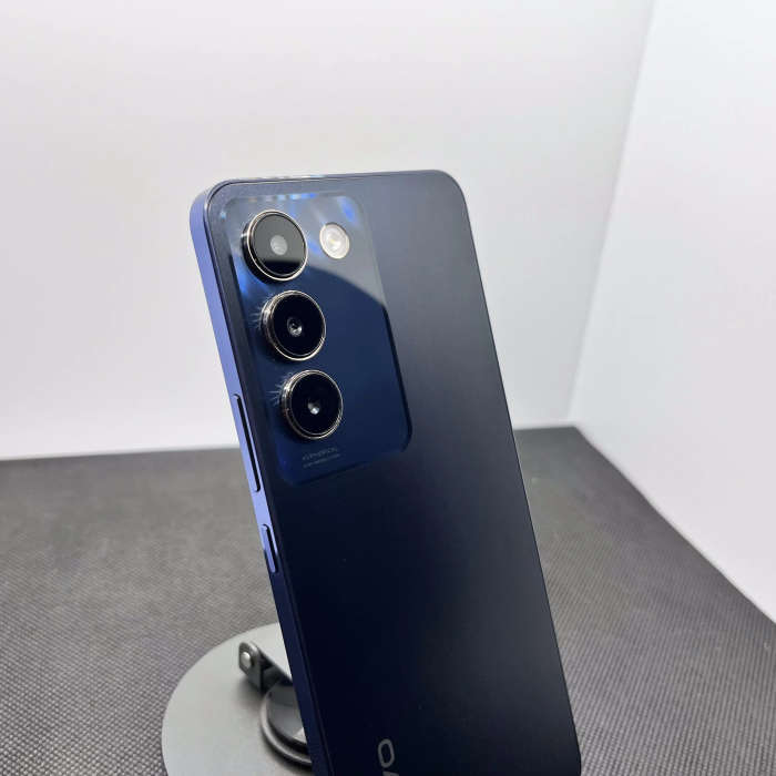 Vivo Y100 Crystal Black 256GB - (6 Month Warranty) - Mint Condition