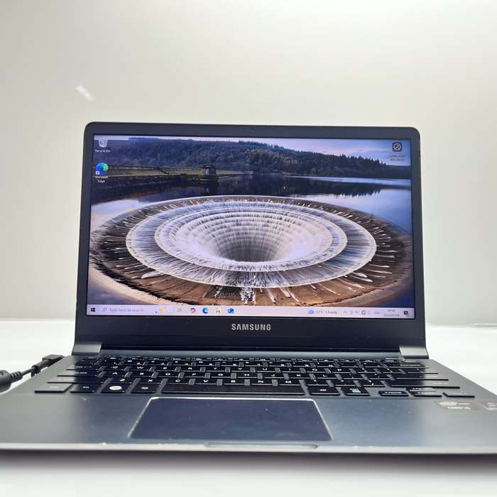 Samsung Series 9 UltraBook 4GB RAM 256GB SSD - Faulty Battery | Bright Spots