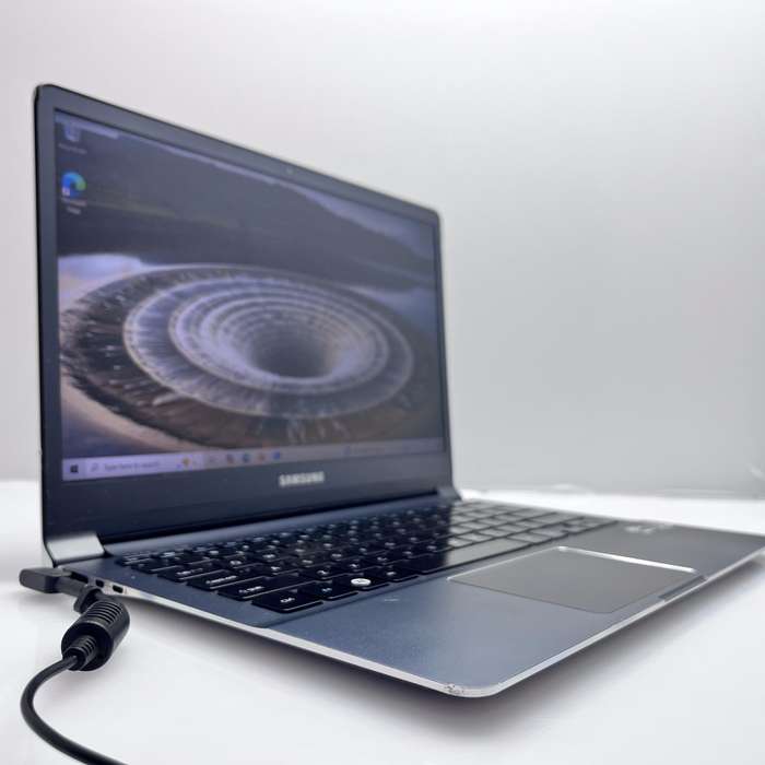 Samsung Series 9 UltraBook 4GB RAM 256GB SSD - Faulty Battery | Bright Spots