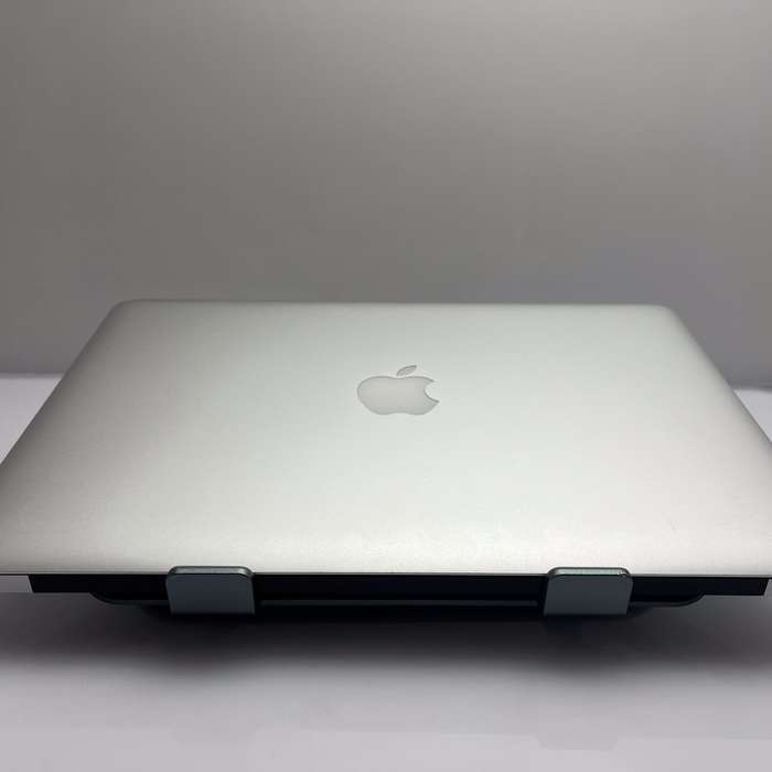 Apple MacBook Air 13-Inch Core i5  (2017) 8GB RAM 256GB SSD  Silver (3 Month Warranty)