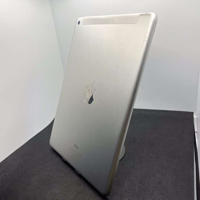 Apple iPad 9.7 6th Gen 128GB (Wi-Fi/ Cellular) - No Touch ID | Cracked Screen