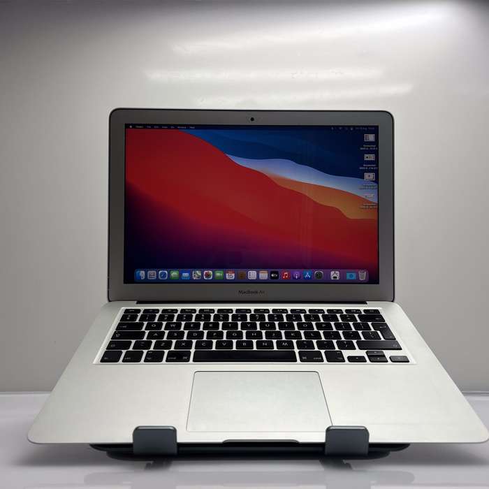 Apple MacBook Air 13-Inch Core i5  (2017) 8GB RAM 256GB SSD  Silver (3 Month Warranty)
