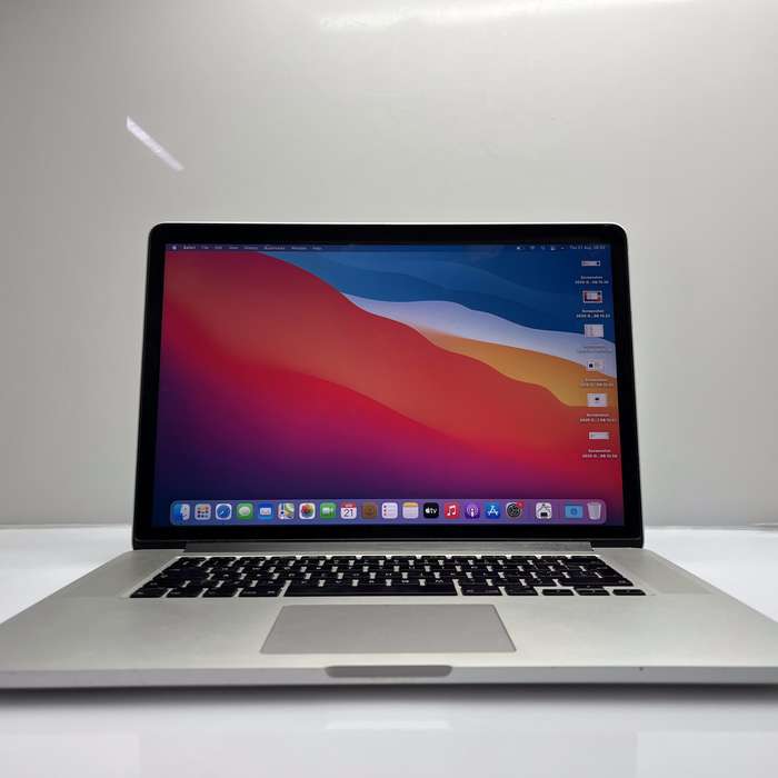 MacBook Pro Core i7 2.5 GHz 15 (Mid-2015) 16GB RAM 256GB SSD Silver