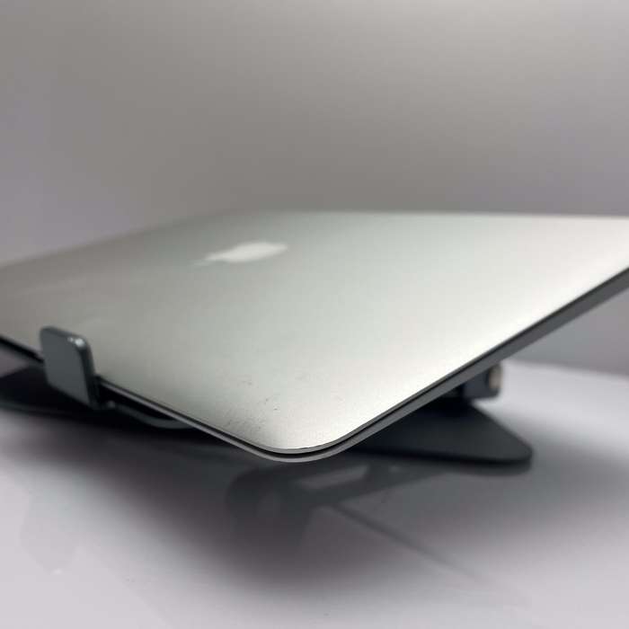 Apple MacBook Air 13-Inch Core i5  (2017) 8GB RAM 256GB SSD  Silver (3 Month Warranty)