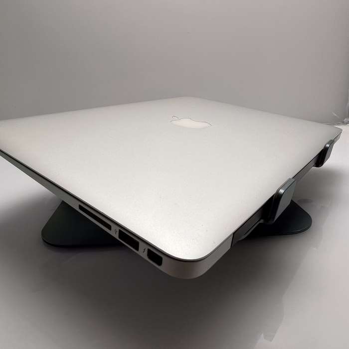 Apple MacBook Air 13-inch Core i5 1.6GHz (Early 2017) 8GB RAM 256GB SSD Silver  Minor Br...