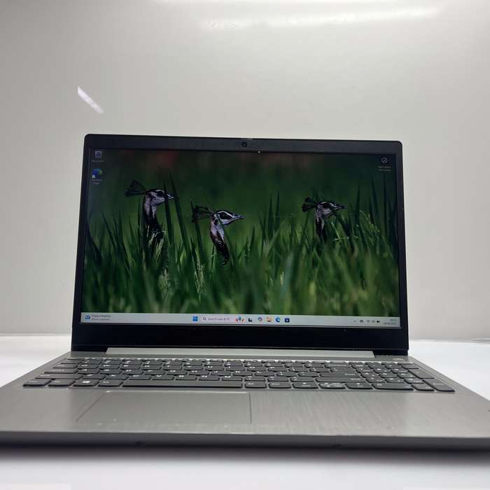 Lenovo IdeaPad 3 15IGL05 "Celeron" 4GB RAM 1TB (SATA) SSD Silver - Cracked Casing