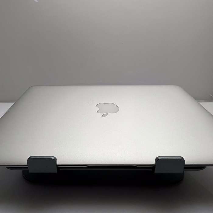 Apple MacBook Air 13-inch Core i5 1.6GHz (Early 2017) 8GB RAM 256GB SSD Silver  Minor Br...