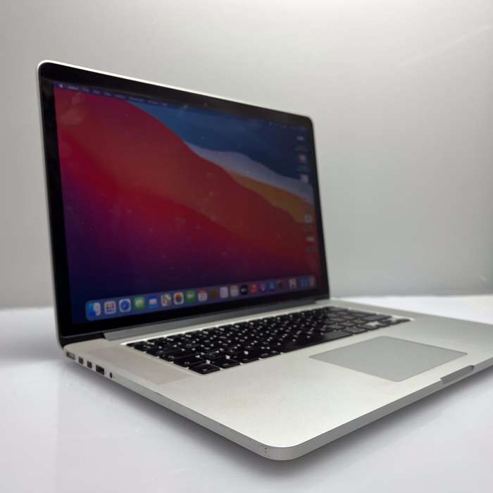 MacBook Pro Core i7 2.5 GHz 15 (Mid-2015) 16GB RAM 256GB SSD Silver