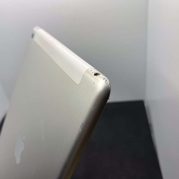 Apple iPad 9.7 6th Gen 128GB (Wi-Fi/ Cellular) - No Touch ID | Cracked Screen
