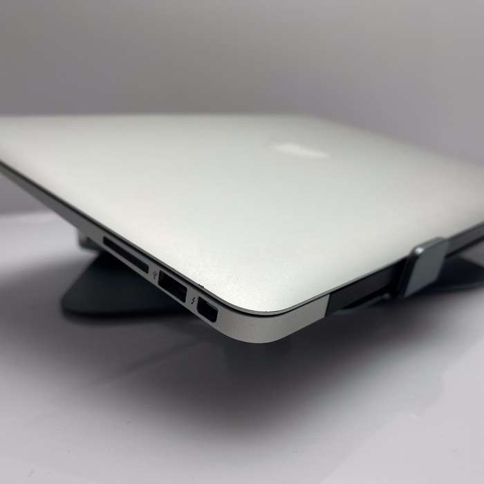 Apple MacBook Air 13-Inch Core i5  (2017) 8GB RAM 256GB SSD  Silver (3 Month Warranty)
